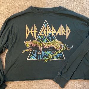 DEF LEPPARD Daydreamer graphic crop tee. Long sleeve. Size small.